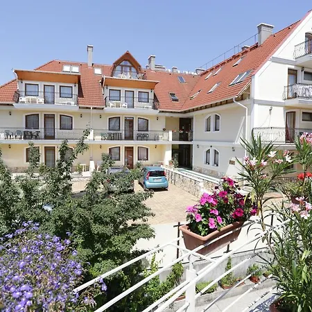 Апартаменты Club Unicum